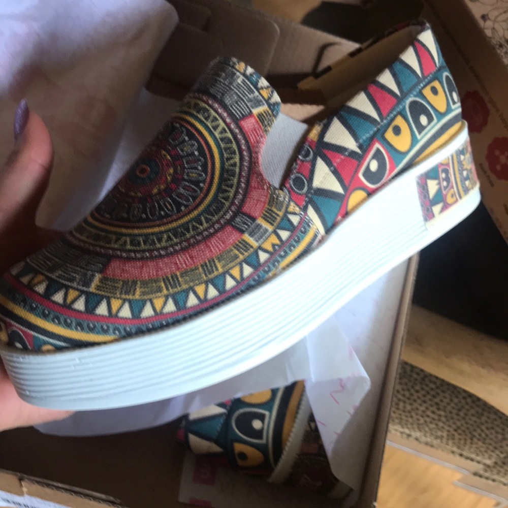 Never worn platform textile shoe
